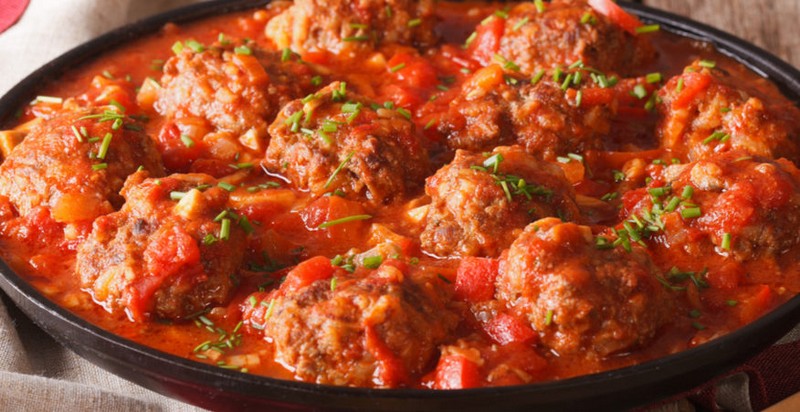 Ricetta Tradizionale: Polpette al Sugo alla Siciliana - MAGAZINE ...